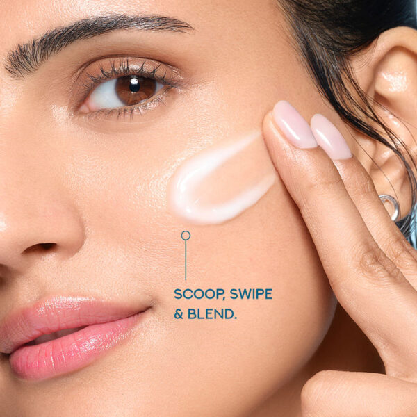 "Pond's Superlight Gel Oil-Free Moisturizer with Hyaluronic Acid & Vitamin E, 24HR Hydration in a sleek jar"